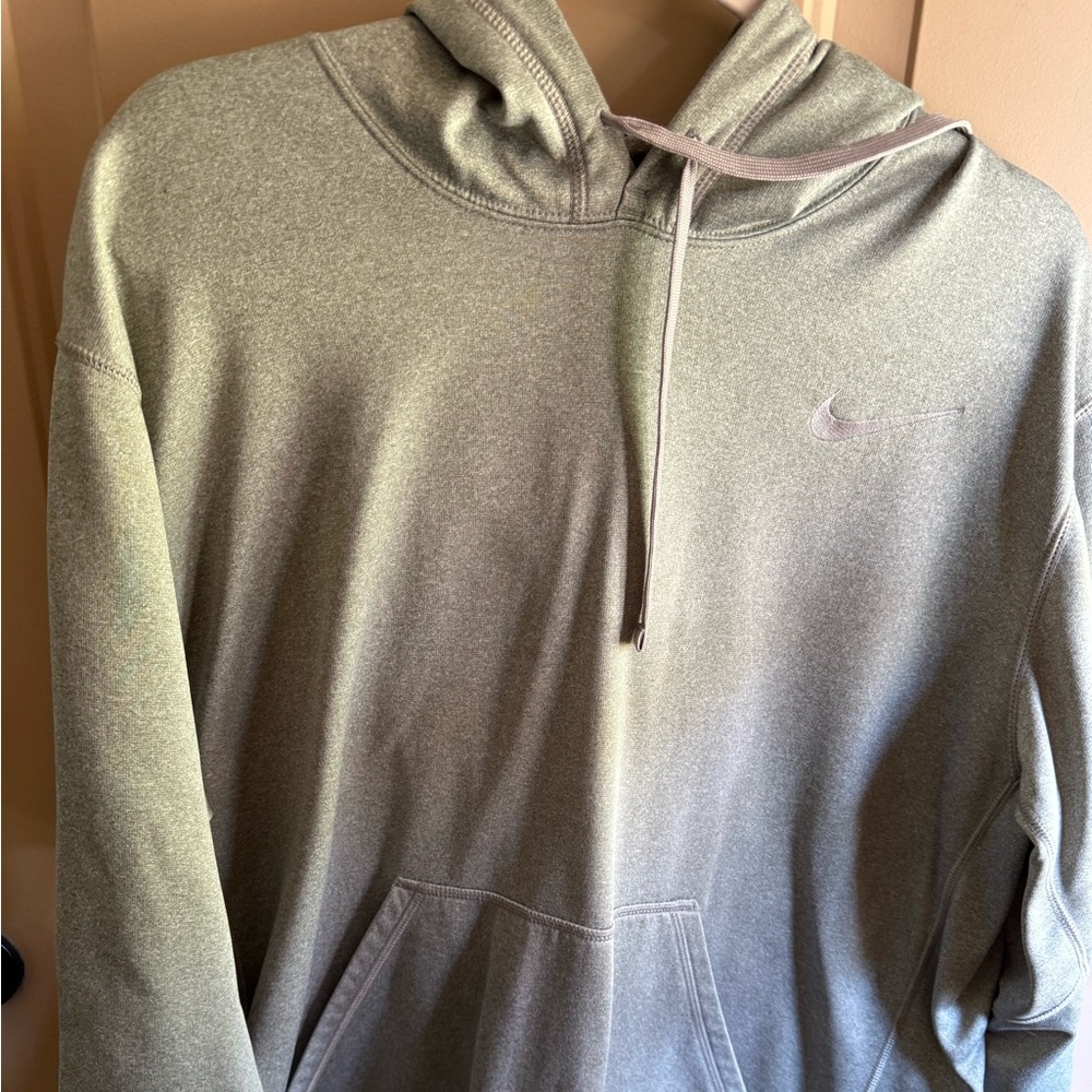 Nike Therma-Fit Hoodie Mens Extra Large Gray Pullover Athletic Sweatshirt Warm
